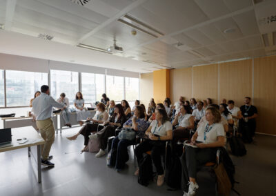 - Javier Savin imparte un taller ante un aula con asistentes al Congreso de Enfermería y Salud.